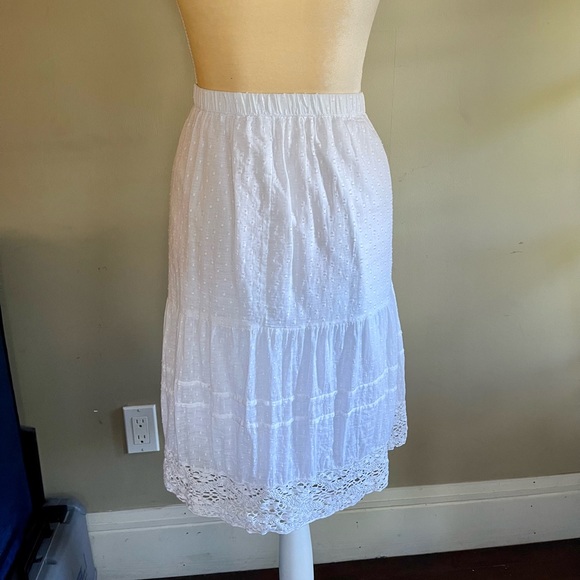 Beautiful and Ultra Feminine White Swiss Dot With Crochet Hem Skirt Size XL - Picture 3 of 7